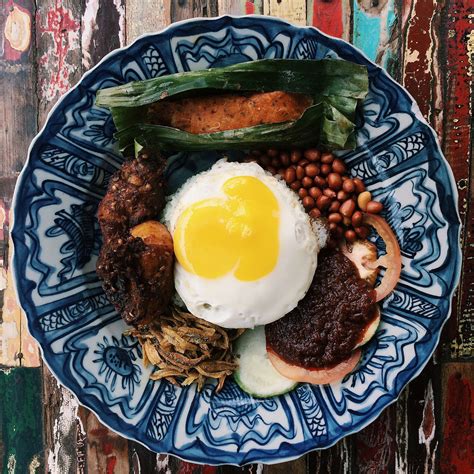 Nasi pun mesti kena sedap baru lah gandingan dengan sambal pun sedap juga. Club Nasi Lemak - The Tiong Bahru Club Singapura | Secret ...