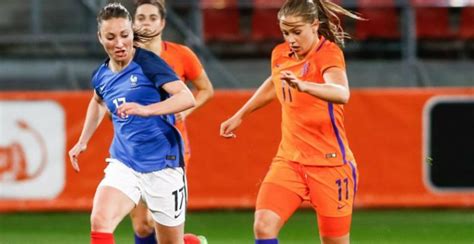 Je kan deze bestellen via de speciale web pagina van onze partner stuntvlaggen.nl alle vlaggen staan. Ster Oranje-vrouwen maakt droomtransfer naar Barcelona ...
