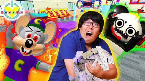 escape chuck e cheese roblox obby with chuck e cheese let s play with ryan s daddy youtube