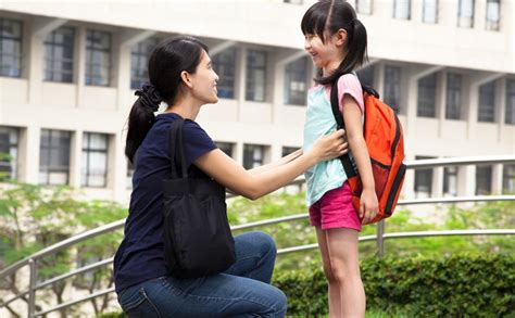 Moms Pahami Hal Penting Ini Saat Mengantar Anak Ke Sekolah Okezone