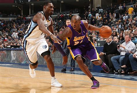Lakers Kobe Bryant Sidelined Six Weeks After Suffering Fracture In