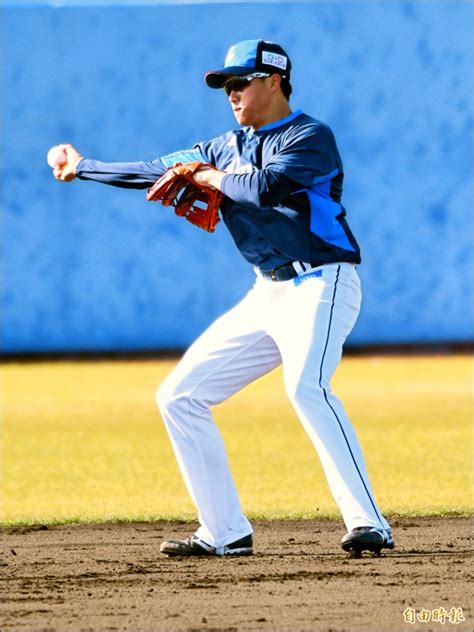 今天臺灣雙雄延續昨日的好手感，吳念庭跟王柏融第一次連兩天同日開轟!吳念庭單場雙安兩打點，王柏融面對傷癒復出的巨人王牌菅野智之則報以一轟跟一支二壘安打的優異表現，實是振奮人心。 標籤:王柏融, 吳念庭, 北海道日本火腿鬥士, 琦玉西武獅, 菅野智之 新聞 同場吳念庭 大王雙安好手感 - 看板 Baseball - 批踢踢實業坊