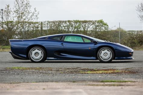 We did not find results for: Silverstone Auctions : deux Jaguar XJ220 à Heythrop Park ...