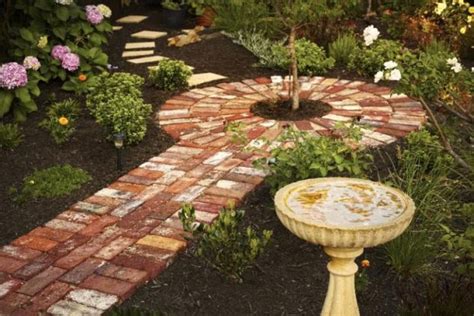 Edging is a great gardening tool and jason can show you how to make it work at its best for your garden. TOP 10 WAYS TO USE BRICKS AS GARDEN DECOR | Garden Pics ...