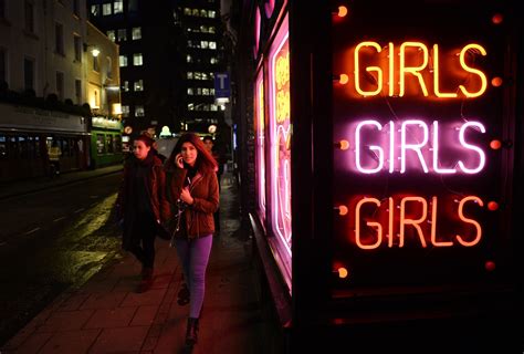 Groups Sex In London Public Sex Video Couple Filmed Having Sex In