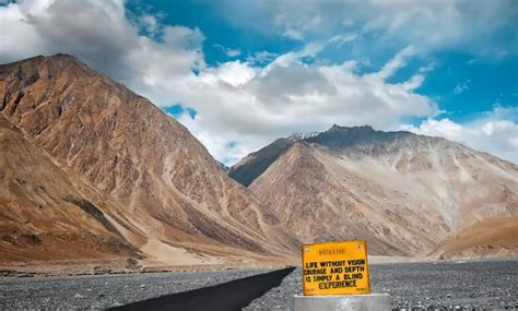Bro Builds 52km Long Worlds Highest Motorable Road In Ladakh At 19300