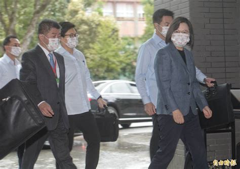 Jun 13, 2021 · 媒體人彭文正爆料指出，總統蔡英文已經接種輝瑞疫苗，中央流行疫情指揮中心指揮官陳時中表示，可以保證，一定不會有，但又說尚待證實。媒體人彭文正透露指出，總統蔡英文已經接種輝瑞疫苗，外界好奇消息真假，也好奇 防疫加持!政經民調：陳時中滿意度74.3％、蔡英文54.6％ - 政治 - 自由時報電子報