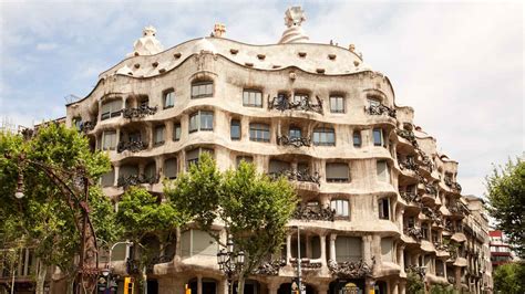 Built between 1906 and 1912 on passeig de gràcia, one of the most. Casa Milà | Prachtkunst van Antoni Gaudí | Weekend ...