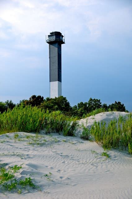Sullivan Island Lighthouse Beacon Lighting Beacon Of Light Light In The Dark South Carolina