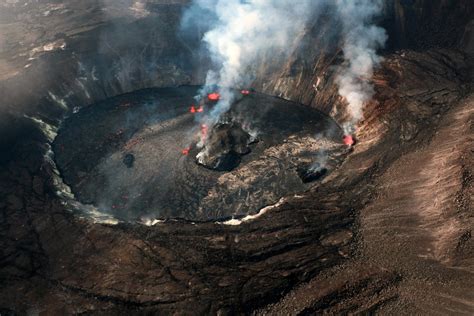 Hstoday New Eruption At Kīlauea Summit Hs Today
