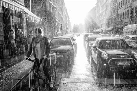 Street Photography In The Rain 3 Lessons Learned Petapixel
