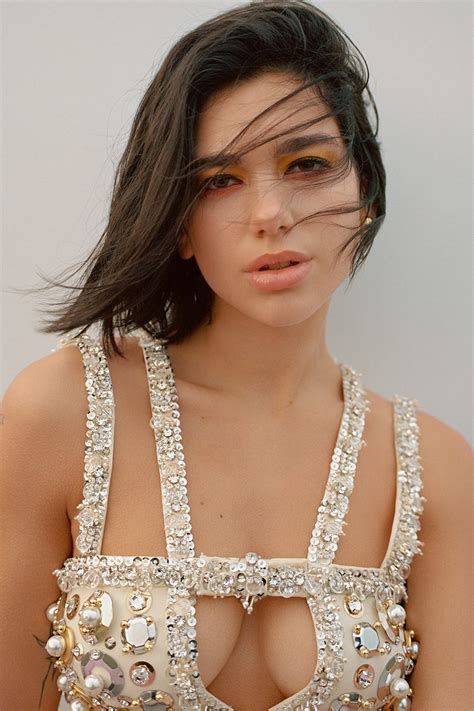 O douro foi a região portuguesa eleita por dua lipa, cantora de 22 anos, para passar férias e de recordar que, no ano passado, dua lipa já havia estado em portugal, no alentejo, a propósito do. Dua Lipa racconta le difficoltà del suo lockdown | Vogue ...