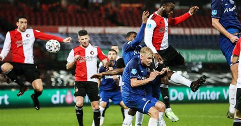 De landskampioen werd bepaald door middel van een kampioenscompetitie tussen de kampioenen van de verschillende hoofdklassen. Heerenveen-trainer Jansen: 'Het voelde als de kleine ...