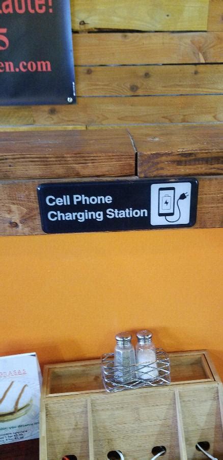 Tablecraft 394565 Cell Phone Charging Station Sign Black And White 9