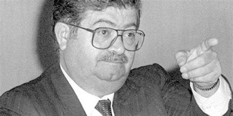 Şu ana kadar yapılmayan iki genel kurulu bir an önce gerçekleştirmek ve bankalar birliği anlaşması dahil tüm mali konuları şeffaflığa kavuşturmak. Işın Çelebi: Özal yaşasaydı Türkiye anadilde eğitime geçmişti
