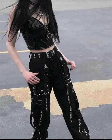 Pinterest — 𝑜𝒽𝓃𝑜𝒸𝒶𝓇𝑜𝓁𝒾𝓃𝑒 Edgy Outfits Alternative Outfits Swaggy