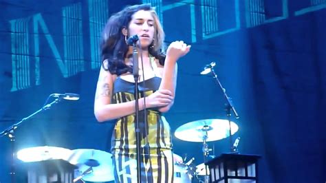 Amy Winehouse Ultimo Concierto Love Is A Losing Game Youtube