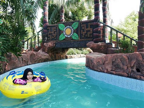 Bukit awan water park tempat wisata air yang menyenangkan untuk liburan keluarga. Kolam Renang Randuagung Gresik - 400 Gambar Bukit Awan ...
