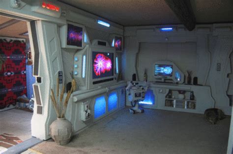 This incredible living space comes this indoor apartment park is unlike anything you've seen before! Star Trek Photo: Star Trek House | House star, Star wars ...