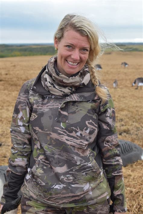 Best Hunting Clothing For Women Check Out This Apparel