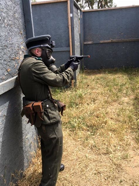 Pics Of Heer Officer Ww2 German In Action Walther P38 In Hand Airsoft