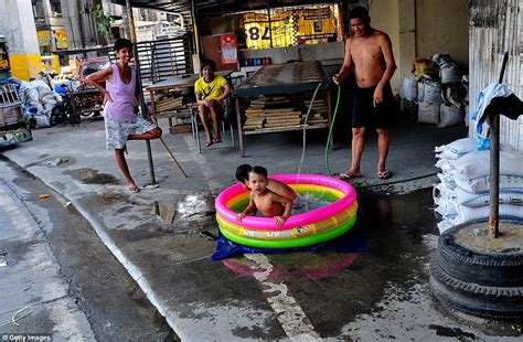 Manila Slums Forced To Live In Makeshift Shanty Towns Built In