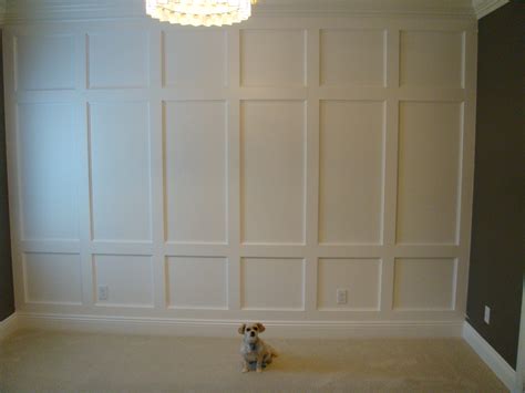 Wainscoting styles have improved a lot, check the following wainscoting style ideas to add a dramatic look to your house. Wainscoting Feature Wall | Ana White