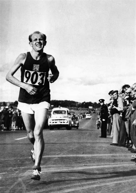 Je držitelem čtyř zlatých medailí za maraton, běh na 5 a 10 kilometrů a jednoho stříbra z olympijských her. Emil Zátopek | Profimedia.cz