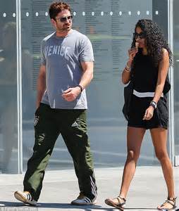 Gerard Butler Romances Yet Another Brunette Daily Mail Online