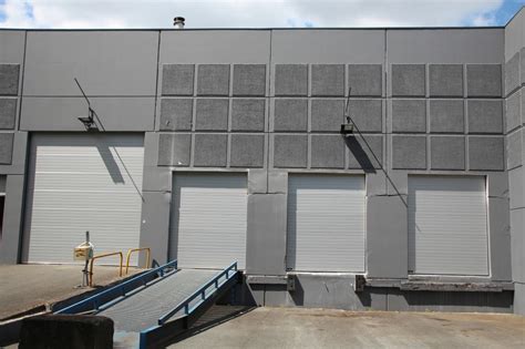 .métalliques, barrières, portails et portes, mais aussi les articles à base de métallurgie, pour.de portes et grilles de ventilation métalliques pour bâtiments industriels et local transformateur. Porte sectionnelle industrielle - Pose Porte sectionnelle ...