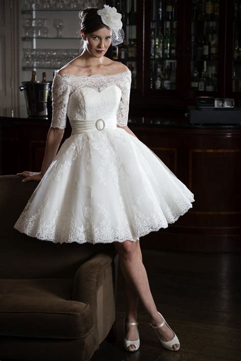 In most cases, a delicate wedding dress of latest design style is expensive and we should spend a large sum of money on it. Cutting Edge Brides, short, 50s, retro, tea length wedding ...