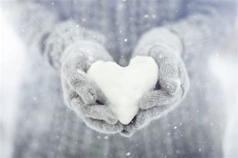Snowy Heart Pictures Download Free Images On Unsplash