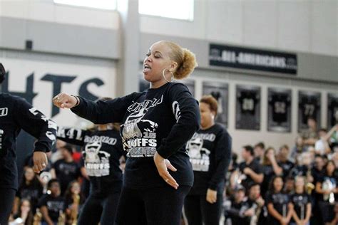 Video Steele High School Moms Nae Nae Hit The Quan During Pep