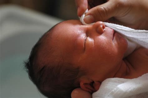 Banho Do Bebê 5 Dicas Para Não Errar No 1º Banho Do Recém Nascido 2022