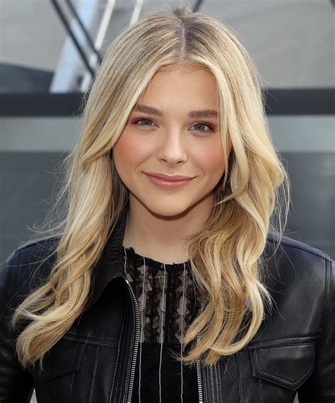 Chloë Grace Moretz Shows Off Toned Abs In Swimsuit Snap