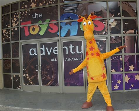 Dont Call It A Comeback New Owner Of Toys R Us Plans To Reopen