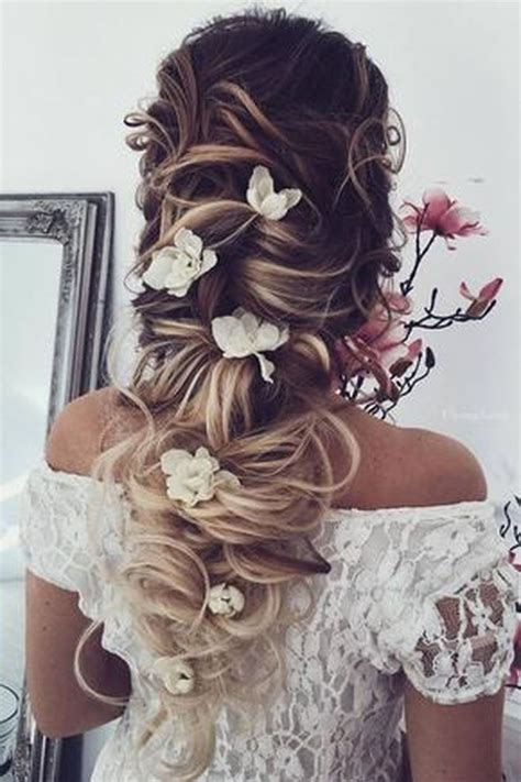You can twist locs into a bun or wear them in a ponytail. Gorgeous rustic wedding hairstyles ideas 17 - Fashion Best