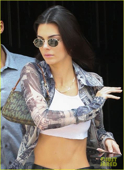 Kendall Jenner Shows Off Her Toned Torso In Nyc Photo 4289772 Kendall Jenner Pictures Just