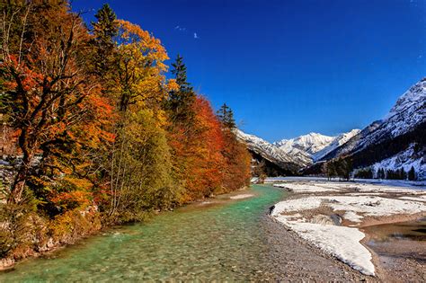 Foto Natur Herbst Gebirge Wald Himmel Fluss Bäume