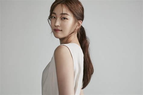 Ji Yi Soo Bursts With Maternal Love In Upcoming Drama Desire