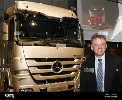 Andreas Renschler Vorstand Nutzfahrzeug Der Daimler Ag Praesentiert
