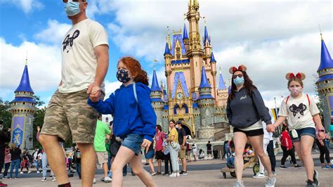 Disney Pauses Worker Vaccine Mandate After Florida Ban The New York Times