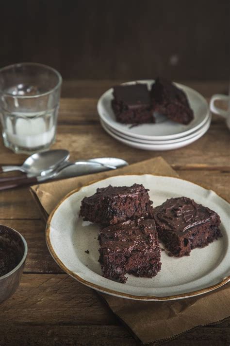 Sure, it's the perfect way to end dinner, but one piece of chocolate cake might just add up to an entire day's worth of calories (and let's be honest, the last thing we want to do after a great meal is hit the gym ). No Oil Low-Calorie Chocolate Cake - Simple But Yum | Recipe in 2020 | Low calorie chocolate, Low ...