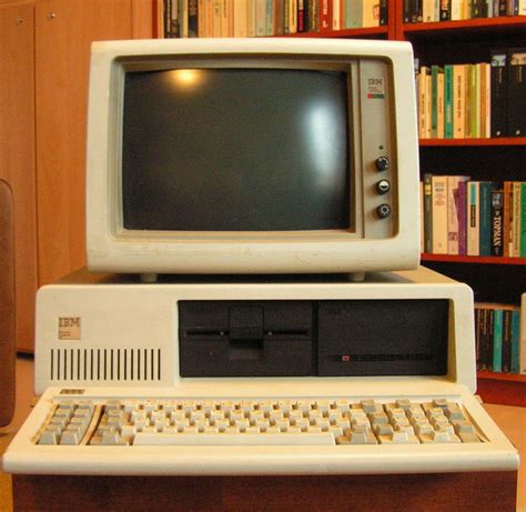 Ibm Personal Computer Xt Avec écran Couleur Et Clavier De 1980 Catawiki