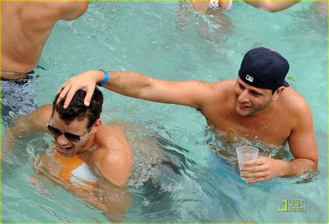 kris humphries bachelor bash at tao beach photo 2563750 kris humphries shirtless photos