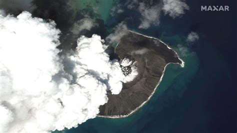 The Enormous Eruption Of Mount Tonga Throws Millions Of Tons Of Water