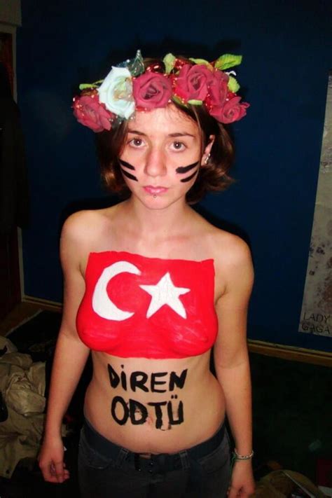 Sex Turkish Femen Topless Turk Femen Ciplak Ustsuz Memeler Fora Image