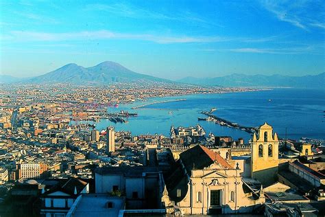 I Turisti Rivalutano Napoli La Quinta Città Europea Nella Top Ten Di