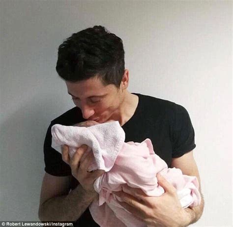 Robert Lewandowski Posts Photo Of Newborn Daughter Klara Daily Mail Online