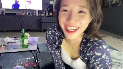 Korean Girl Shows Of Her Feet On Twitch Youtube
